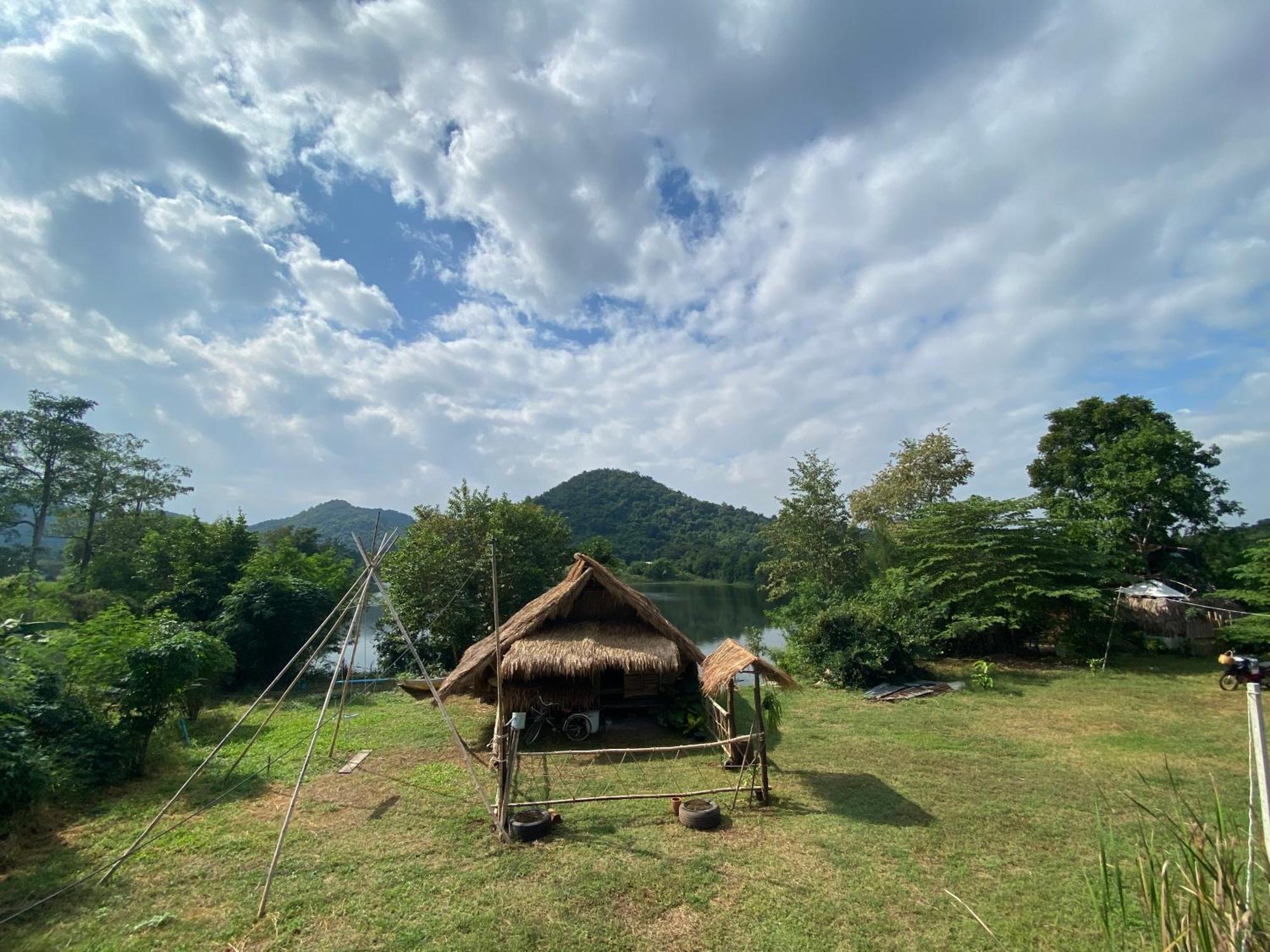 Hotel Royal Mountain Hut à Ratchaburi Extérieur photo