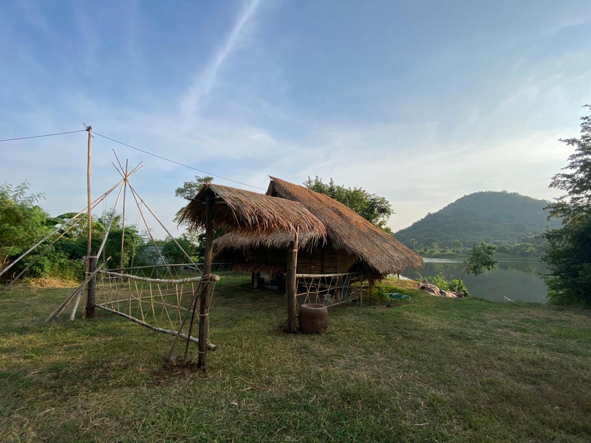Hotel Royal Mountain Hut à Ratchaburi Extérieur photo