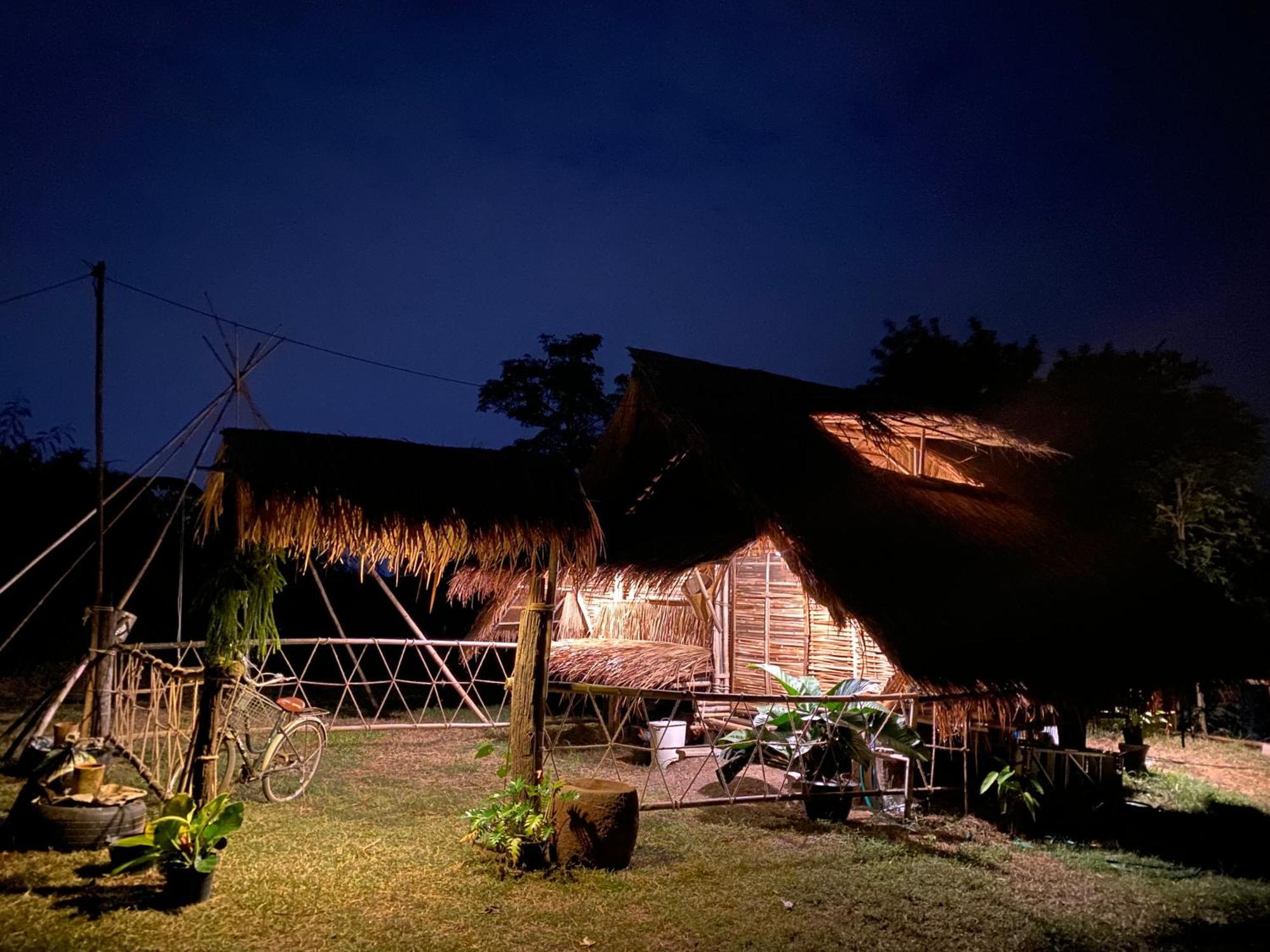 Hotel Royal Mountain Hut à Ratchaburi Extérieur photo